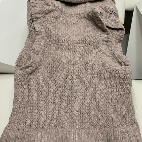 A&F Sweater vest - Picture 2 of 4